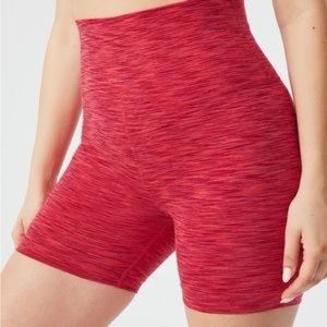Outdoor voices FreeForm 5” inch shorts in rose garden - size XS